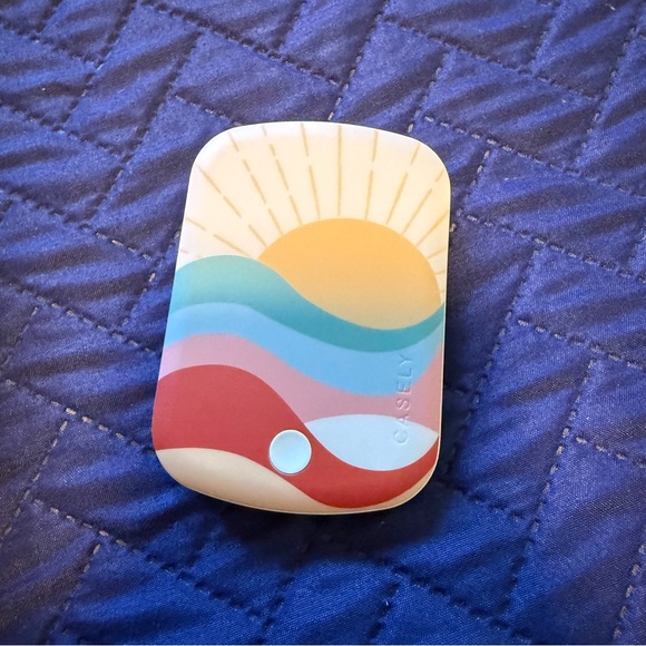 Casely PowerPod Magnetic Wireless Charger - Gray - Picture 3 of 4